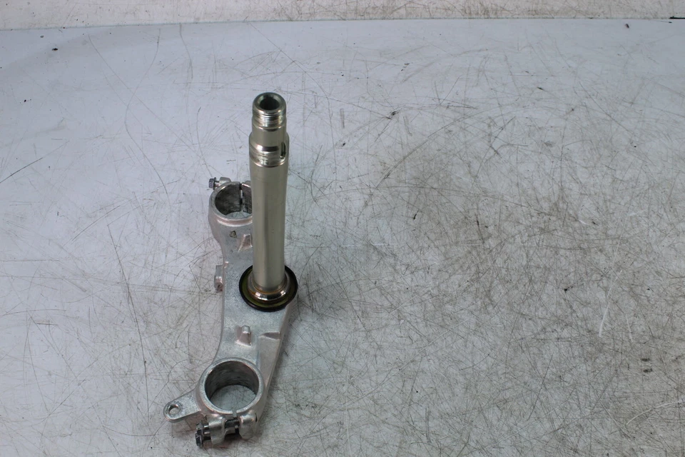 01-03 Abrazadera de horquilla delantera inferior triple árbol vástago 51410-39f00 Suzuki GSXR600 Foto 2 de 4