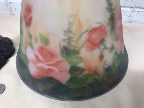 VINTAGE REVERSE PAINT LAMP SHADE ON METAL LAMP ROSES FLORAL 18 1/2” TALL WORKS - Picture 17 of 24