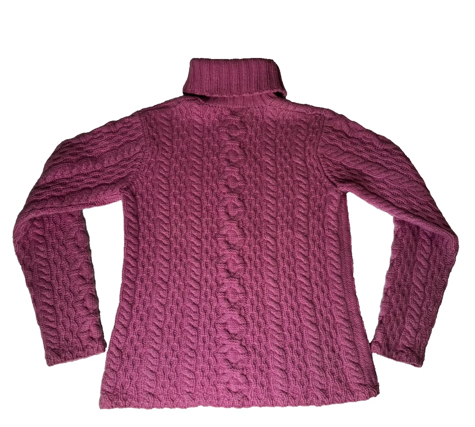 Cuello alto de cachemir tejido a mano rosa para mujer Grayson & Dunn talla pequeña Foto 3 de 4