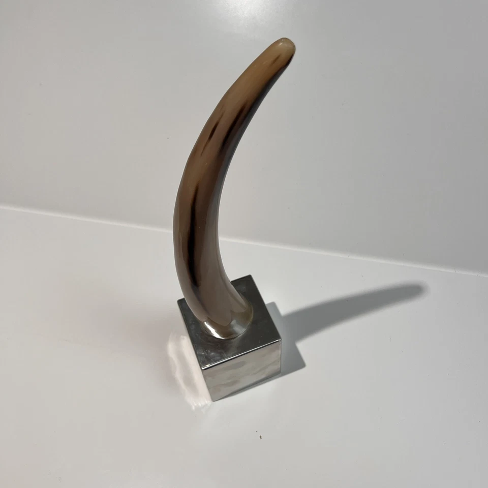 Chifre de vaca em cubo base pedestal de aço inoxidável escultura real Objet D’Art usado - Imagem 2 de 4