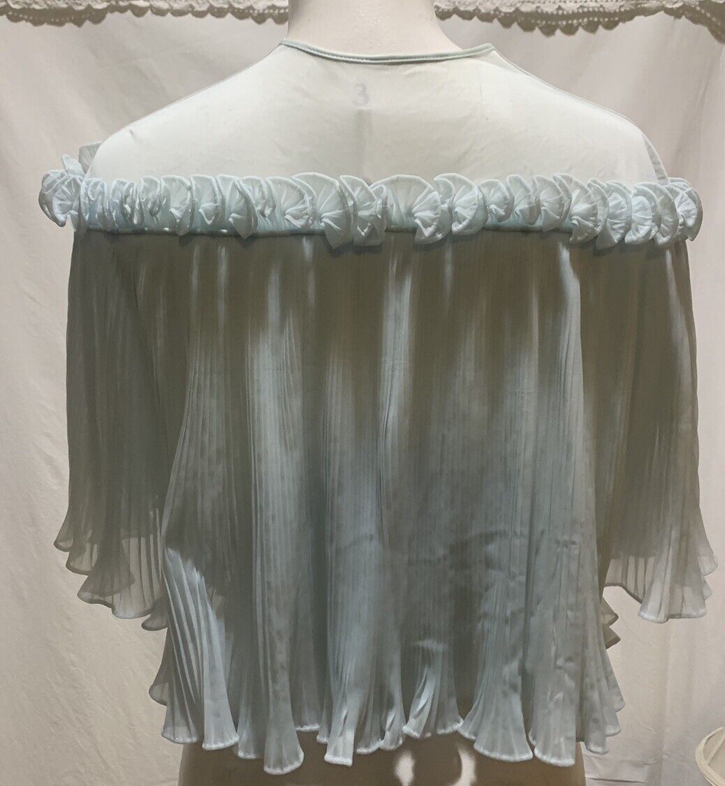 ❤️Vintage 1950’s Pleated Bed Jacket Pastel Ice Bl… - image 8