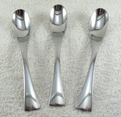 Fluence Soup Spoon Lot of 3 Oneida Glossy Stainless China Flatware