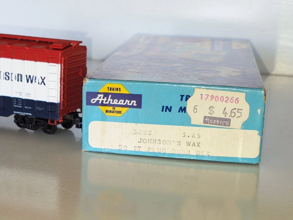 Athearn 5282 Johnson's Wax, 50' Plug Door Boxcar. V/good cond. Boxed. HO scale - Image 2 of 4