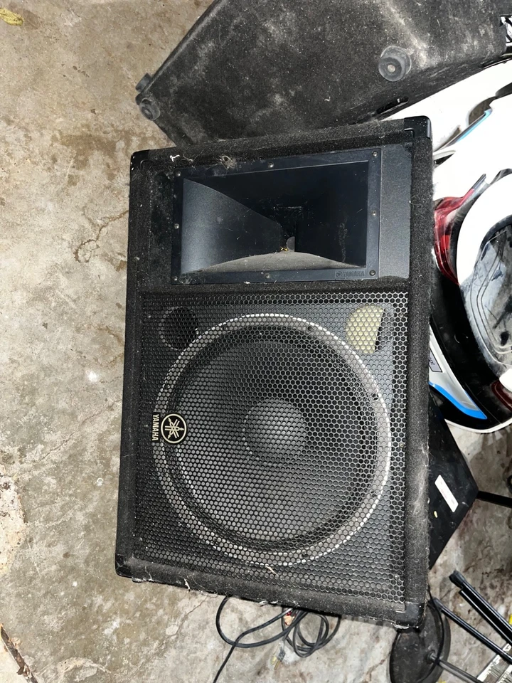 Yamaha DBR15 15" 1000W 2-way Powered Loudspeaker - Image 2 of 4