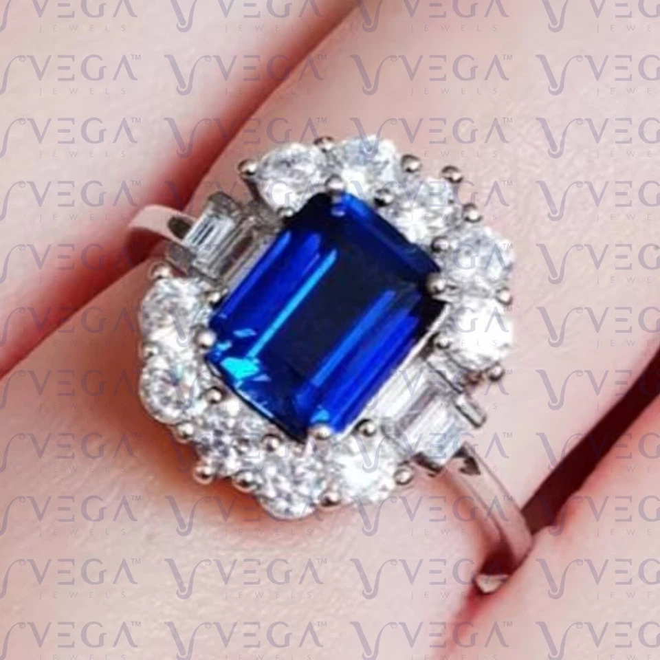 Anillo con halo de diamantes y zafiros naturales talla esmeralda de 5,10 quilates enchapado en platino 950PT Foto 2 de 4