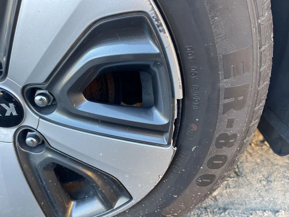 2017-2022 KIA NIRO RIGHT REAR 16X6.5 5-SPOKE ALLOY WHEEL B-COND CURB RASH 64822 - Image 3 of 4