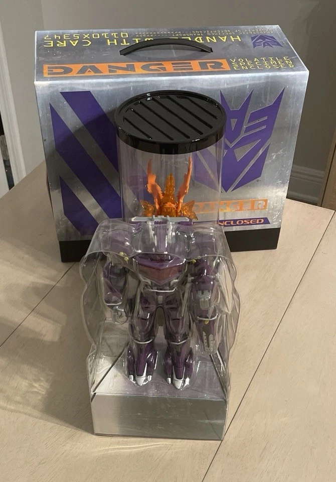 Transformers Cybertron 2013 Exclusive Shockwave's Lab-Very Rare Orange Predaking - Image 2 of 4