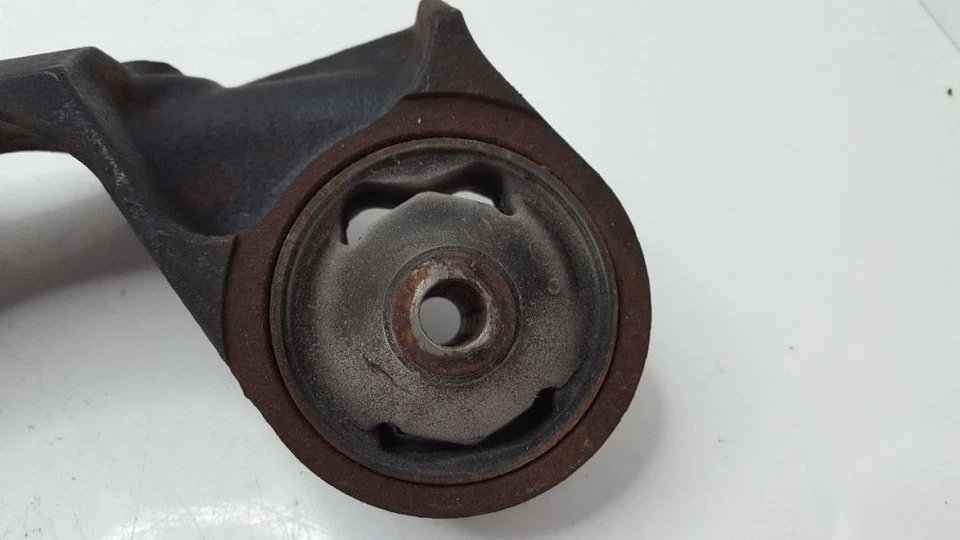 Soporte de montaje montaje diferencial trasero 2006 07 08 Suzuki Vitara Foto 3 de 4