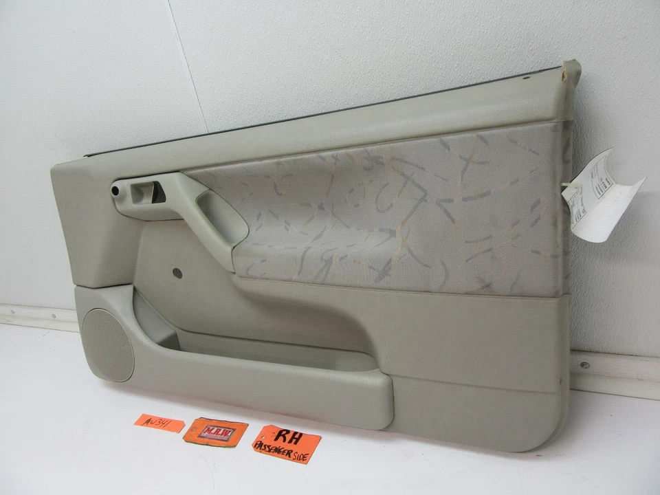 PANEL DE PUERTA DELANTERA DERECHO R R R RF PASAJERO REPOSABRAZOS CUBIERTA GOLF CABRIO CONVERTIBLE Foto 2 de 4