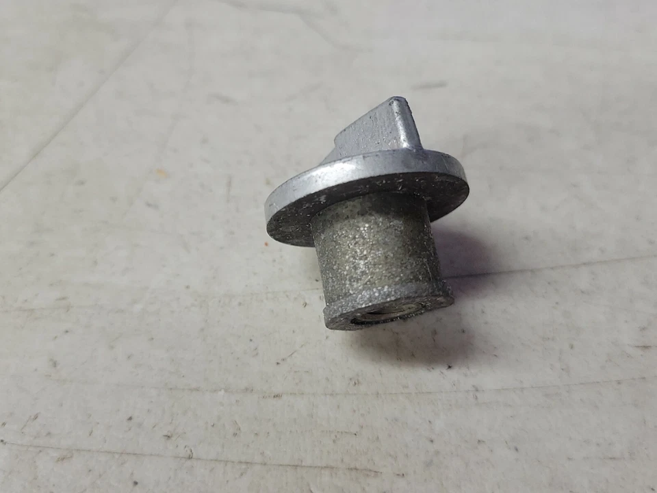 Tuerca de montaje Homelite A-56521 con inserto motosierra 909G Foto 4 de 4