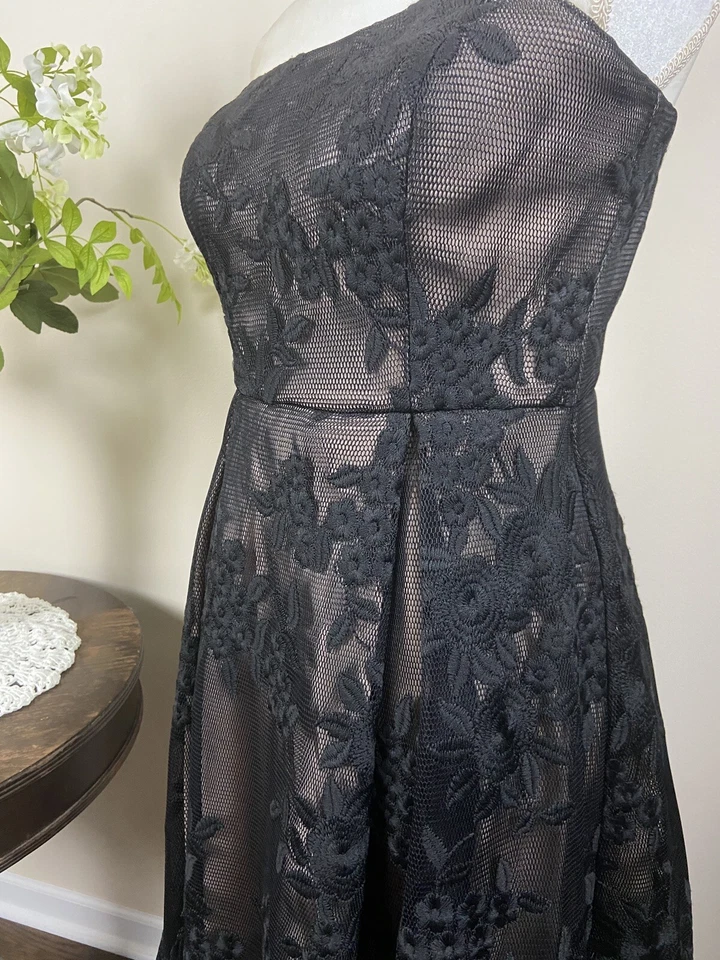 Sz. 6 Calvin Klein Black LACE Overlay DRESS Strapless Floral FIT FLARE Midi $199 - Image 3 of 4