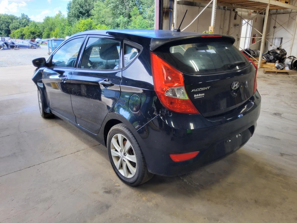 Espejo retrovisor interior delantero central usado se adapta a: Hyundai Accent 2013 centavo delantero Foto 2 de 4