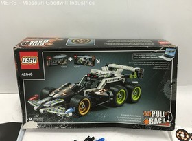 Open Lego Technic Set 42046 Getaway Racer