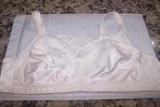 Amoena Isabel 2118 Mastectomy Bra Cream Lace Pocketed 40B Post Surgical