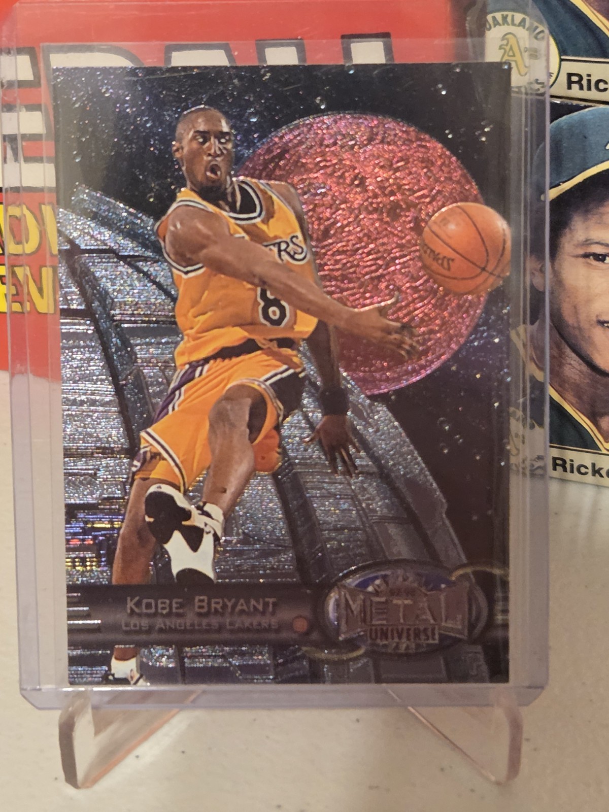 Kobe Bryant 1997-98 Fleer Skybox Metal Universe Card #81 L.A. Lakers NICE!