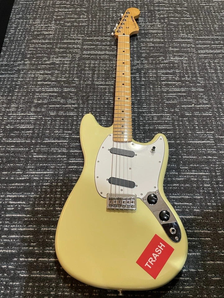 Fender Player II Mustang Electric Guitar w Case/Strap/Wall Mount/Boveda Yellow - Image 2 of 4