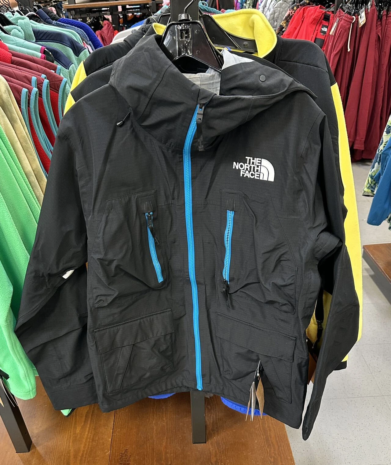 The North Face Dragline Ski Snowboard 3L Shell Waterproof Hooded Jacket Black
Opens in a new window
