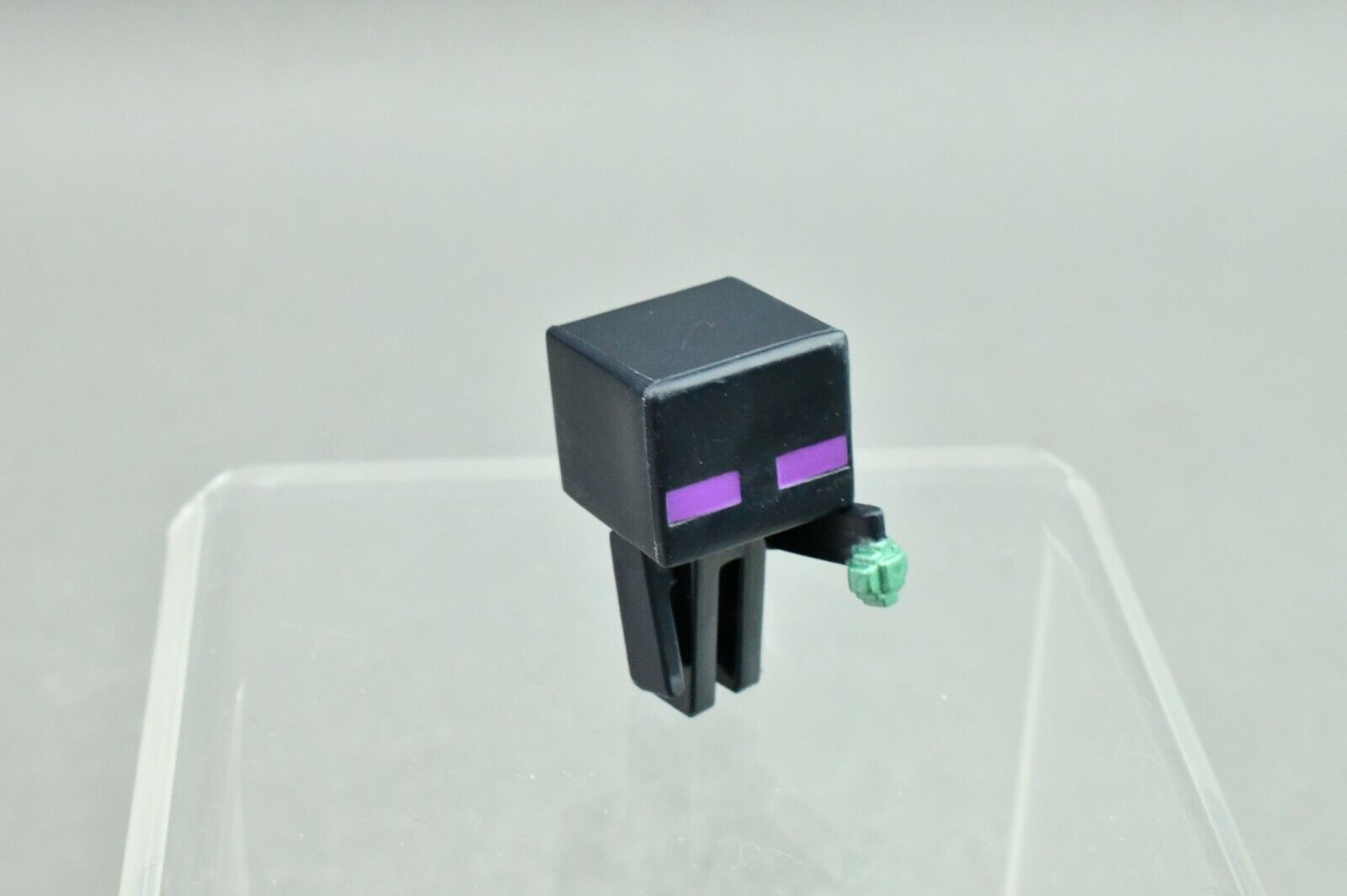 Minecraft Enderman Holding Ender Pearl Series 23 Mini Figure Mattel Mojang