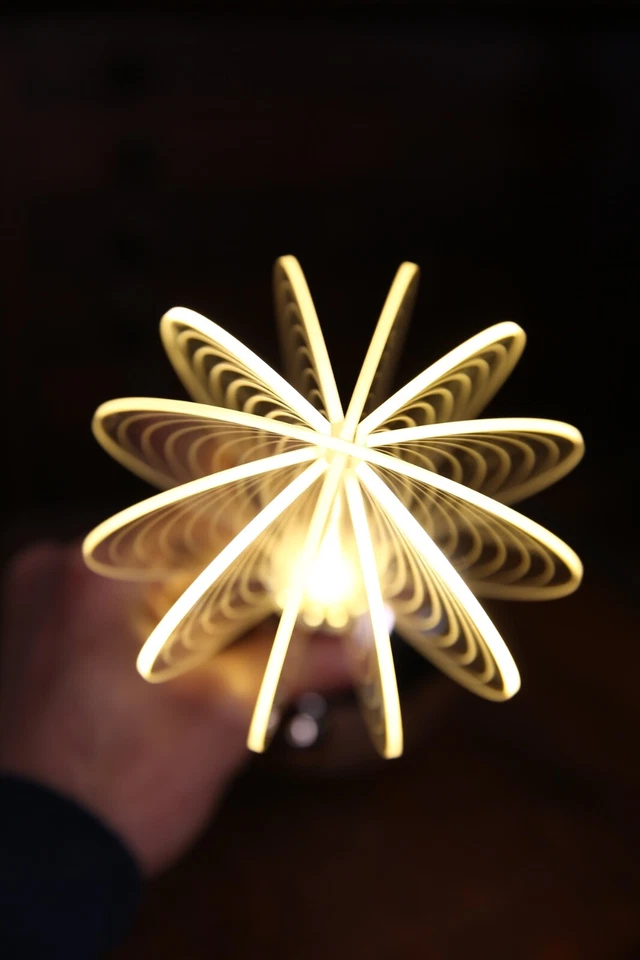 Luz LED Nocturna Salida del Sol Ojo Atómico Espacio Cúpula Globo Plata Lámpara de Mesa Pantalla Foto 2 de 4