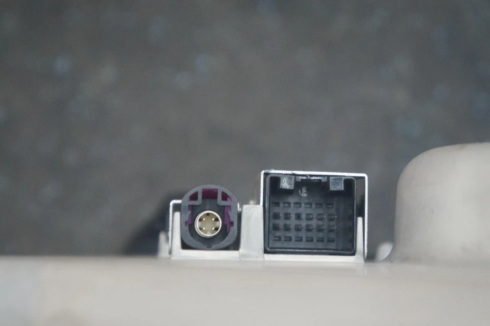 Монитор информационный для приборной панели радио навигатор экран коричневая отделка 4m0857273 Audi Q7 2017-19 - Изображение 3 из 4