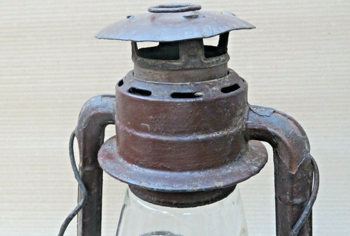 Antique DIETZ BLIZZARD NO.2 KEROSENE IRON HURRICANE lantern