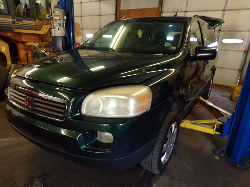 2005 saturn relay headlight ( driver ) 2005-2007 - Image 2 of 4