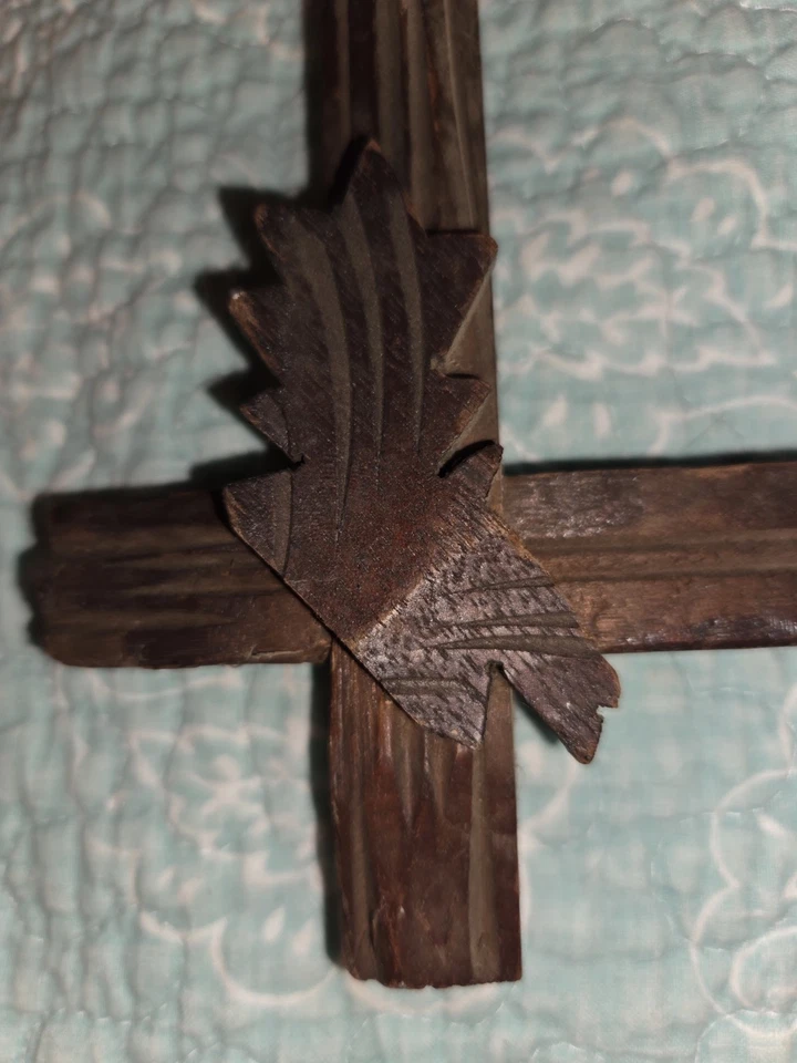 Marco de madera vintage Adirondack tallado a mano con motivos de hojas Foto 2 de 4