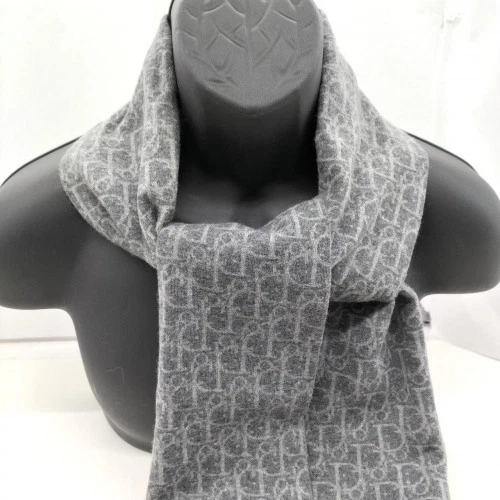 Foulard CHRISTIAN DIOR motif trotteur,japon occasion