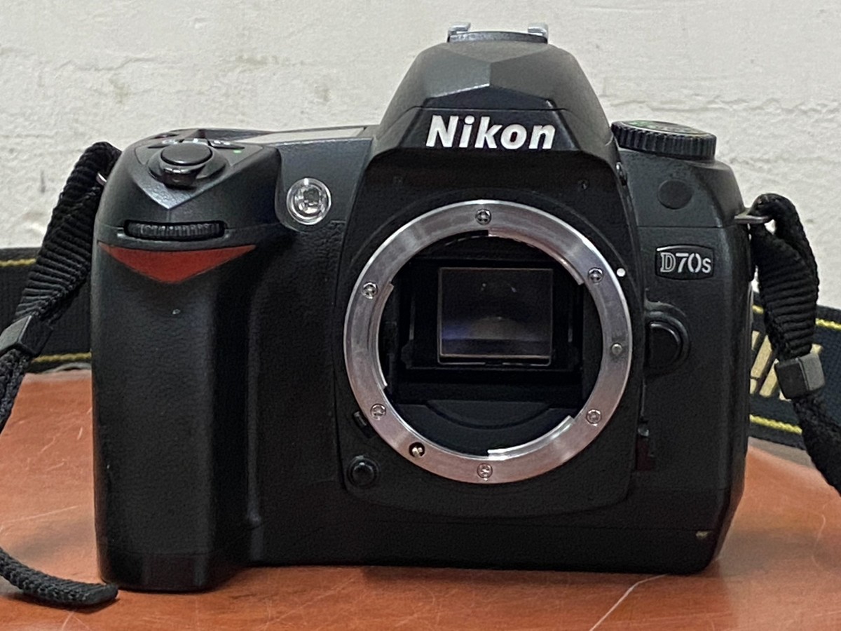 Nikon D70S ニコン デジタル一眼レフカメラ 有効画素数610万画素 + 