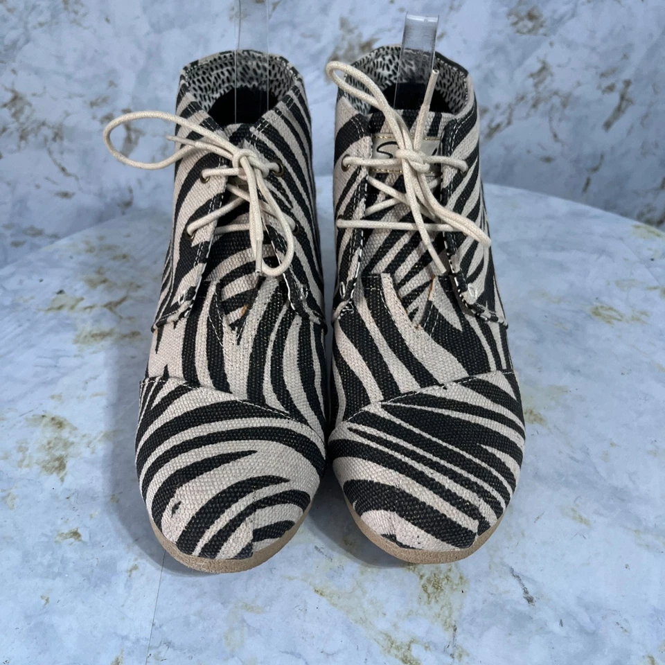 Zapatos Skechers para mujer talla 10M beige negros cómodos a rayas botas al tobillo de cuña Foto 3 de 4