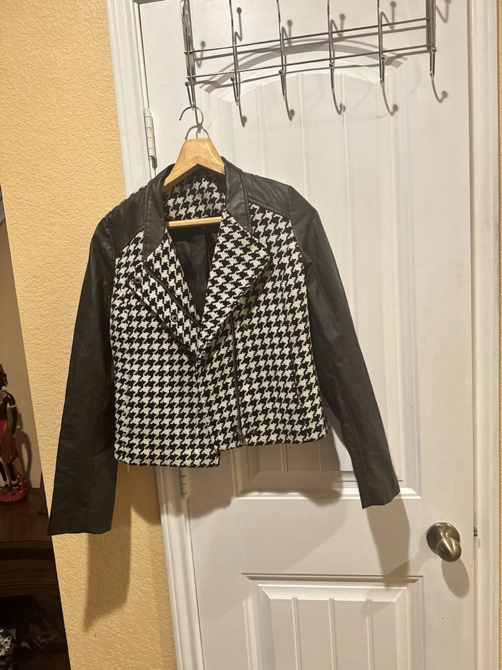 A New Approach a.n.a Womens Cropped Jacket Faux Leather Wool Black White Sz L - Image 4 of 4