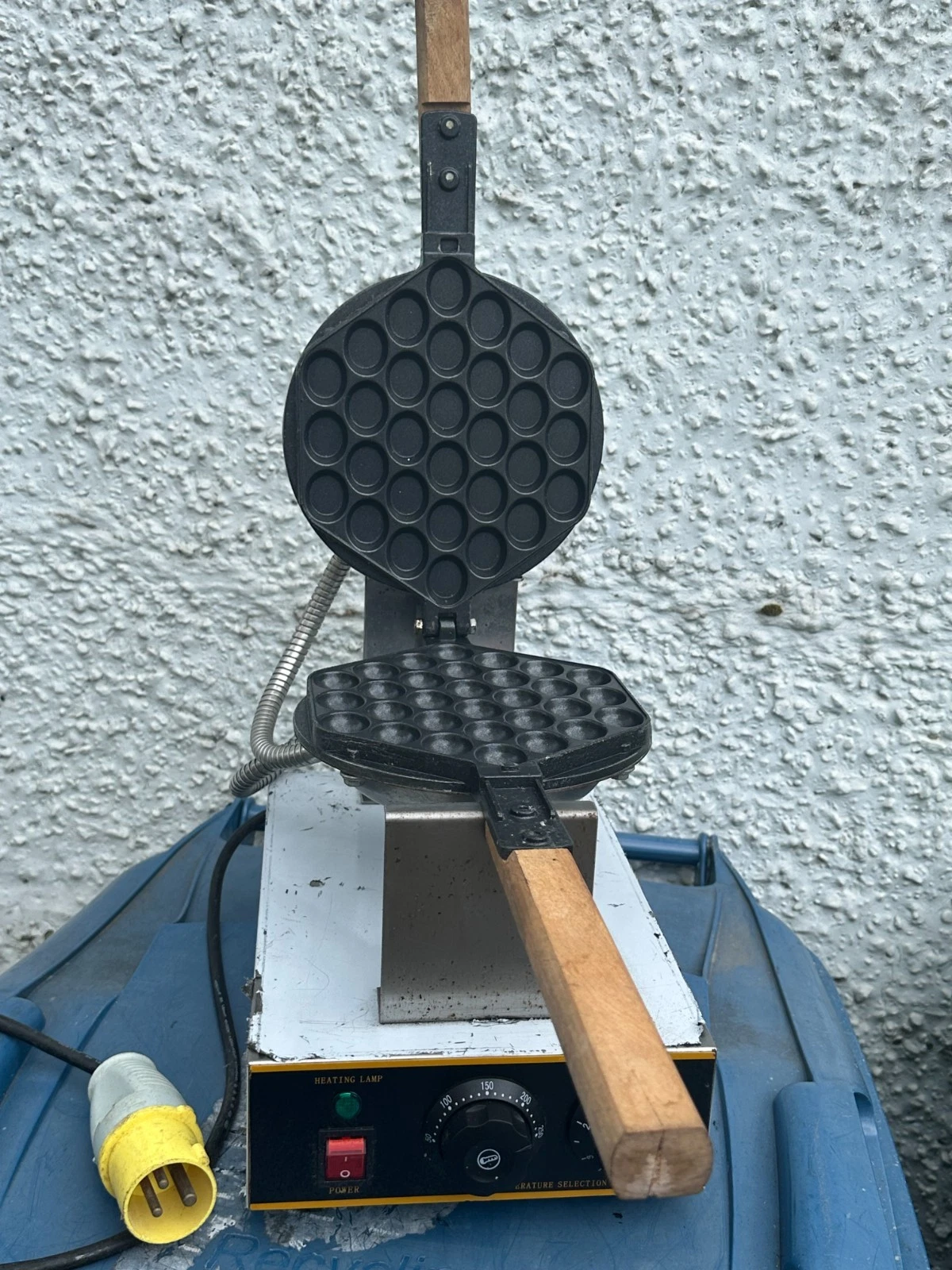 PROFESSIONAL Bubble Waffle Maker, 1400w Electric Non-stick Egg Machine 110V