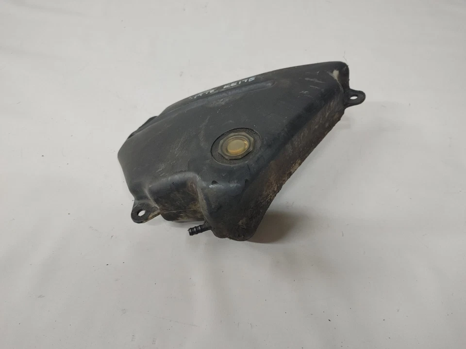 1978 Kawasaki KE175 масляный бак 52001-041 - Изображение 2 из 4