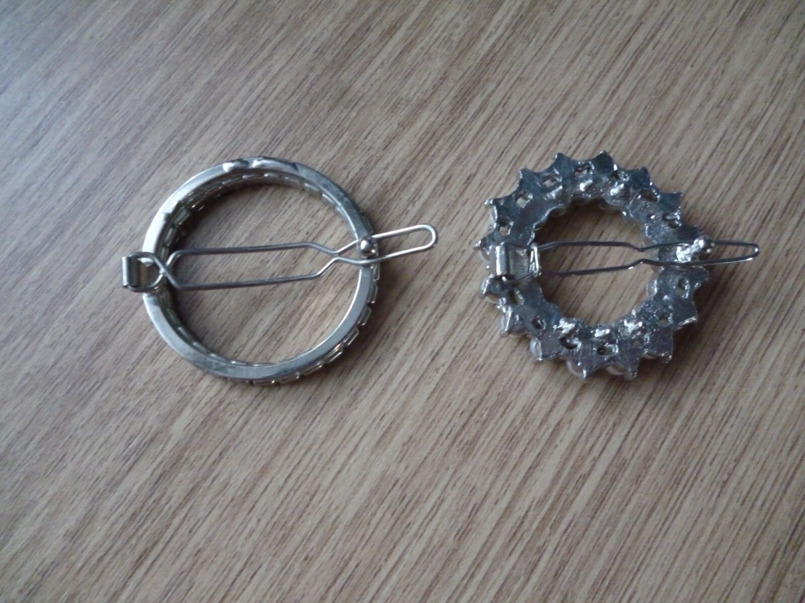 2 LOVELY VINTAGE HAIR CLIPS eBay