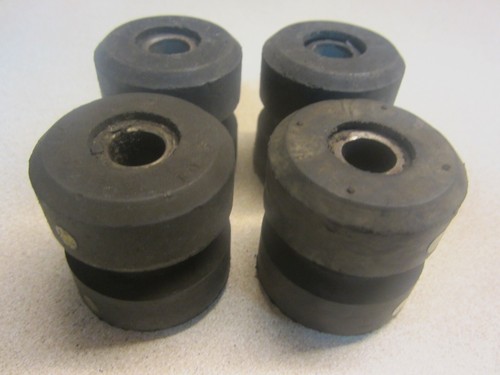 International Harvester 496761C1 (4) Insulators