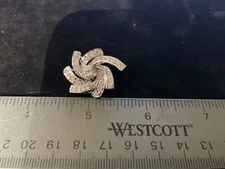 Rare Vintage Swirl Round Silver Toned Rhinestone Pendant Or Brooch 