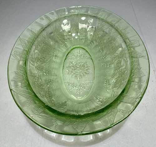 Jeanette Green Floral Poinsettia Uranium Glass Oval Serving Bowl 9x7