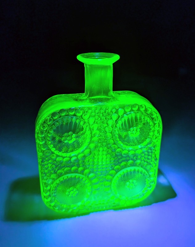 Finnish "Grapponia" glass bottle designed by Nanny Still for Riihimäen Lasi