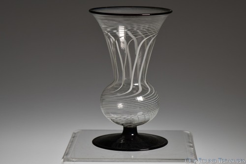 VNTG Italian Art Glass - 2 White Spiral 4” Black Footed Tumblers & 3 ½” Cauldron - Picture 3 of 7