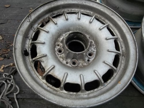 72-85 Mercedes 350 450 380 SL SLC factory Alloy BUNDT wheel 14" no CURB rash - Picture 3 of 9