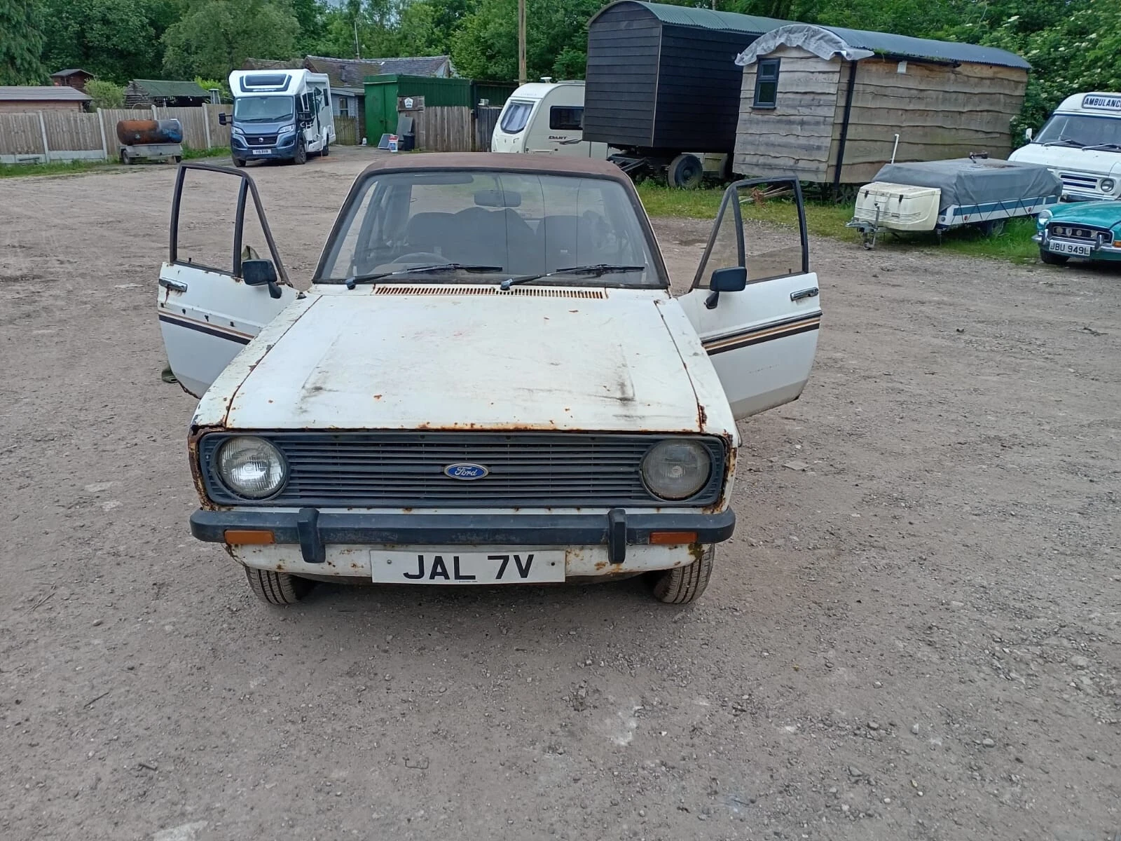 mk2 escorts Linnet  - Picture 1 of 24