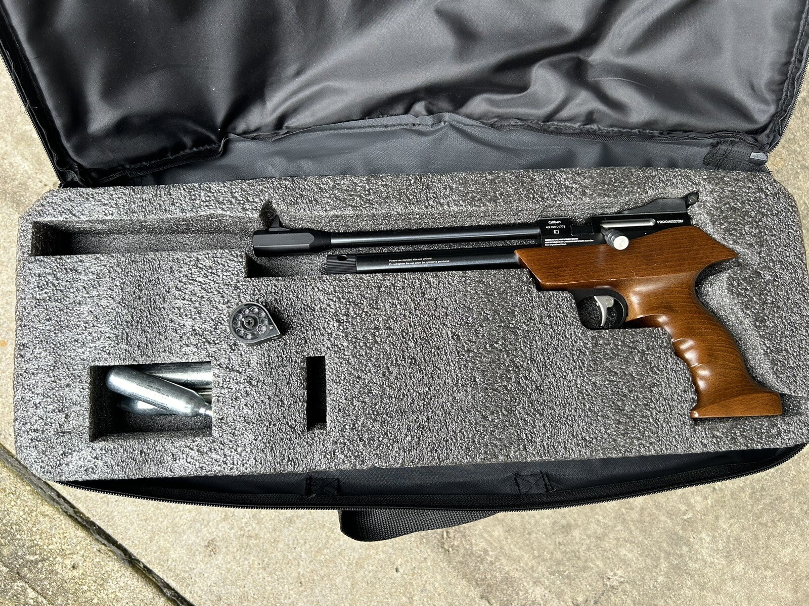 Diana Airbug CO2 Pistol .177 Caliber 525 FPS Ergonomic hardwood Stock