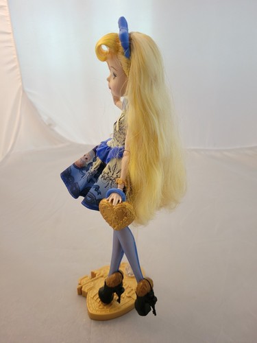 Ever After High BLONDIE LOCKES Royal First Wave Signature Doll w Stand & Purse - Picture 7 of 11