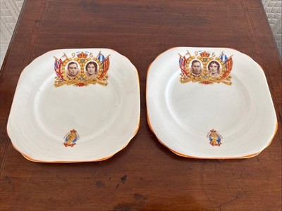 Zwei Krönungs-Beilagenteller von 1937 zeigen Prinzessin Elisabeth