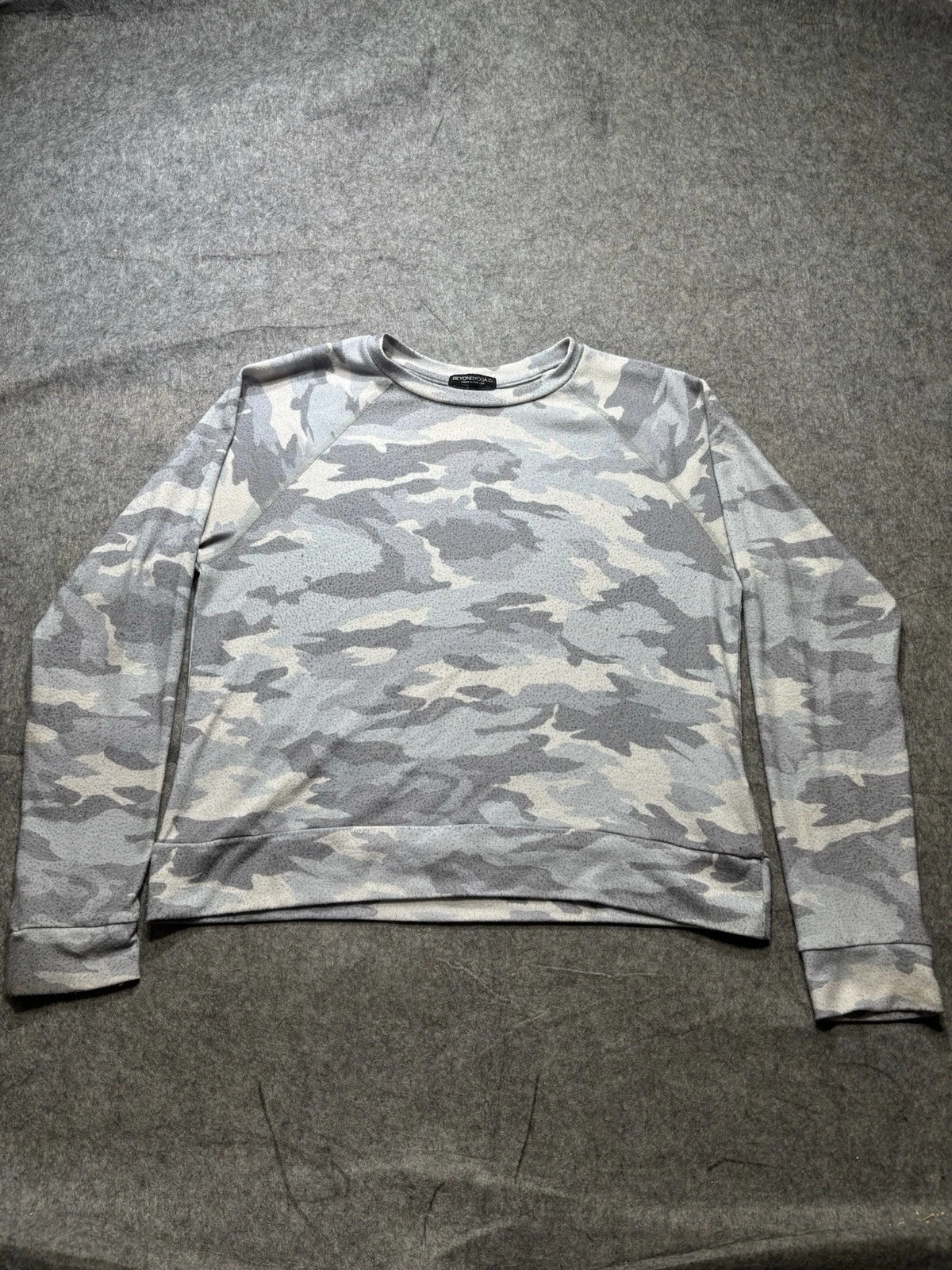 beyond-yoga stretch long sleeve camo sweater