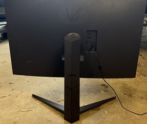 LG UltraGear 32GQ750-B 32” 4K 144Hz Gaming Monitor FOR PARTS Cracked Screen