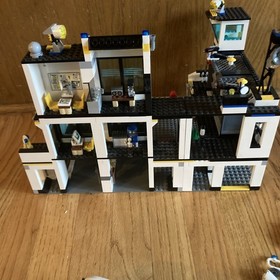 LEGO CITY 7743 & 7744 Police Headquarters 100% Complete w/Minifigures & Manuals