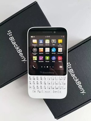 95% NEW Blackberry Q5 4G LTE 8GB ROM QWERTY Keyboard BlackBerryOS SmartPhone