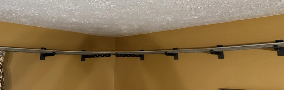 Lionel Fastrack Wall Mount System Kit for 0 Gauge 036 curve - Image 2 of 4