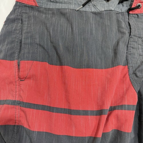 Volcom Board Shorts Mens Size 34 Gray Red Striped Slingers Quick Dry - Picture 3 of 11